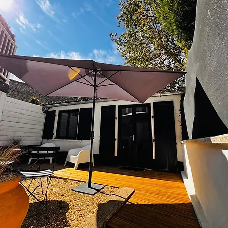 Apartment Le Petit Re, Hypercentre, Garage Prive, Terrasse Niort